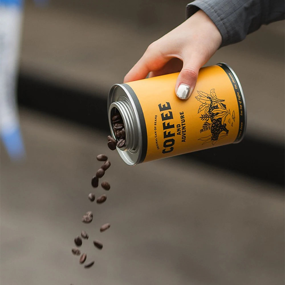 Boîte de Conservation "Coffee and Adventure" – Édition Nomade Jaune (200g)